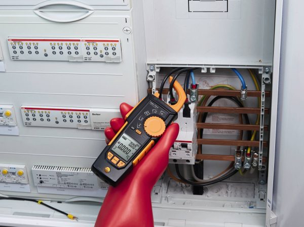 Clamp meter with Bluetooth ® - Image 2